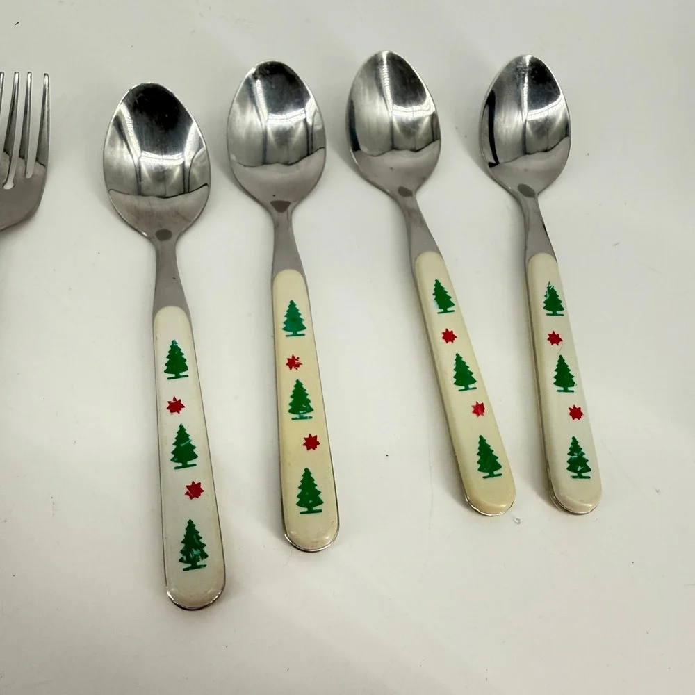 Flatware Set White Christmas Trees Stainless 18pc Utensils Vintage Plastic